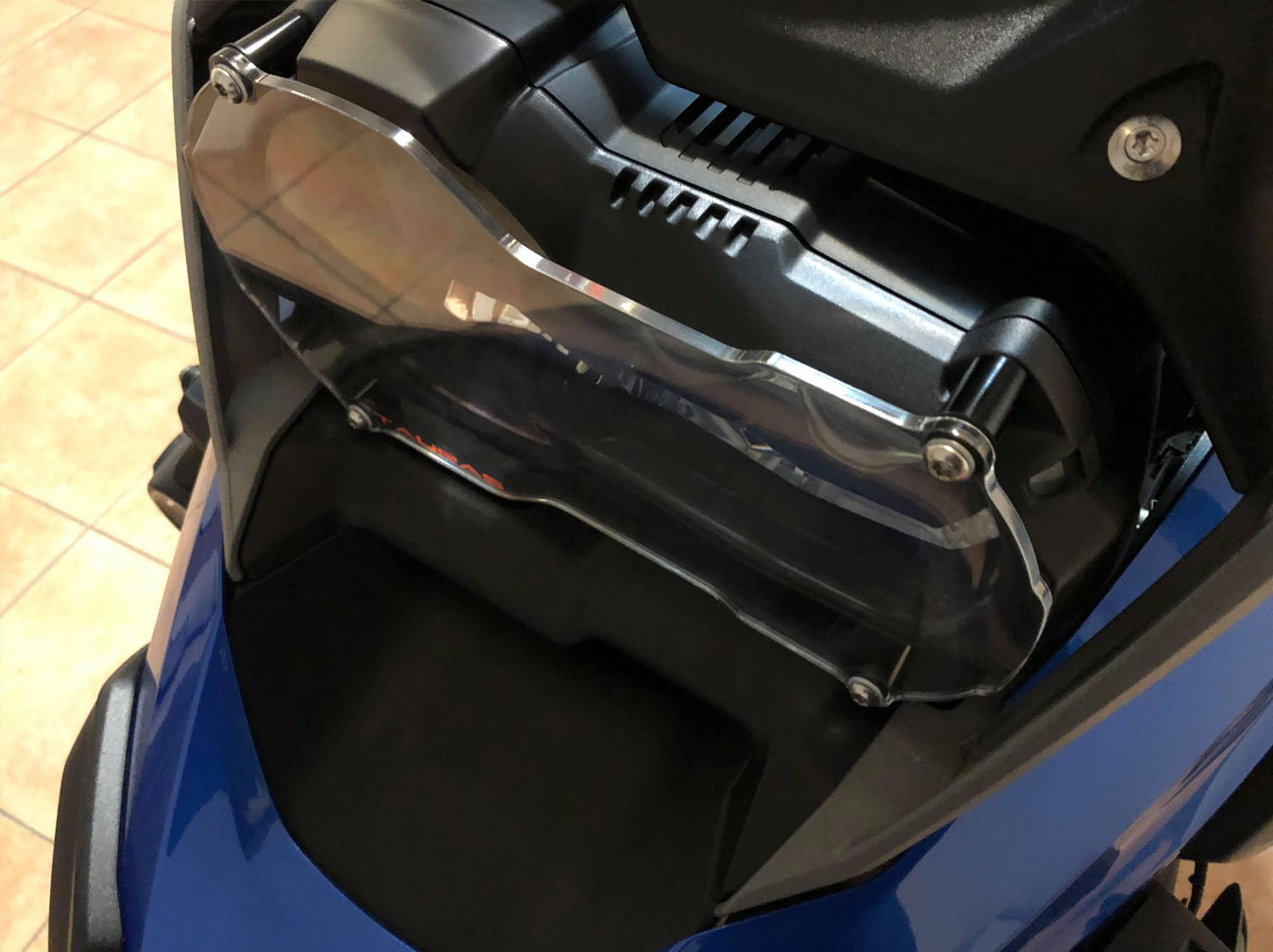 Front light protection BMW R 1200/1250 GS LC clear with logo - Image 5